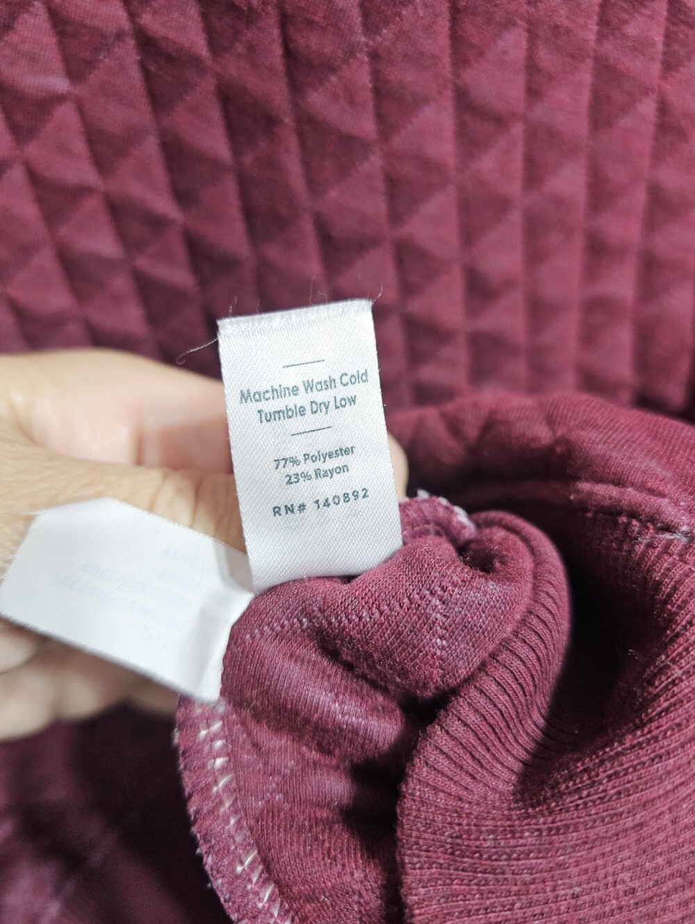 Marine Layer Women's Corbet Quilted Puff Sleeve Crewneck in Merlot Size Medium. - Picture 8 of 9